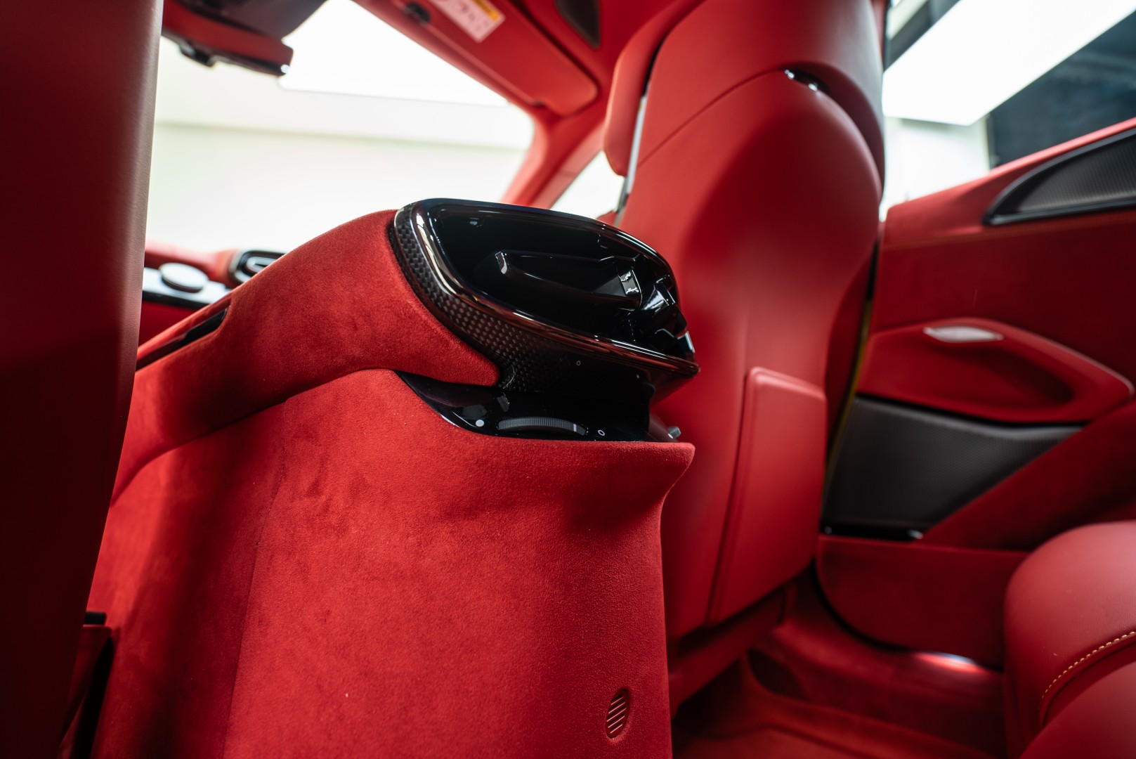 2025 FERRARI PUROSANGUE | FULL CARBON | MAIN DEALER SERVICE | HIGH SPECS |